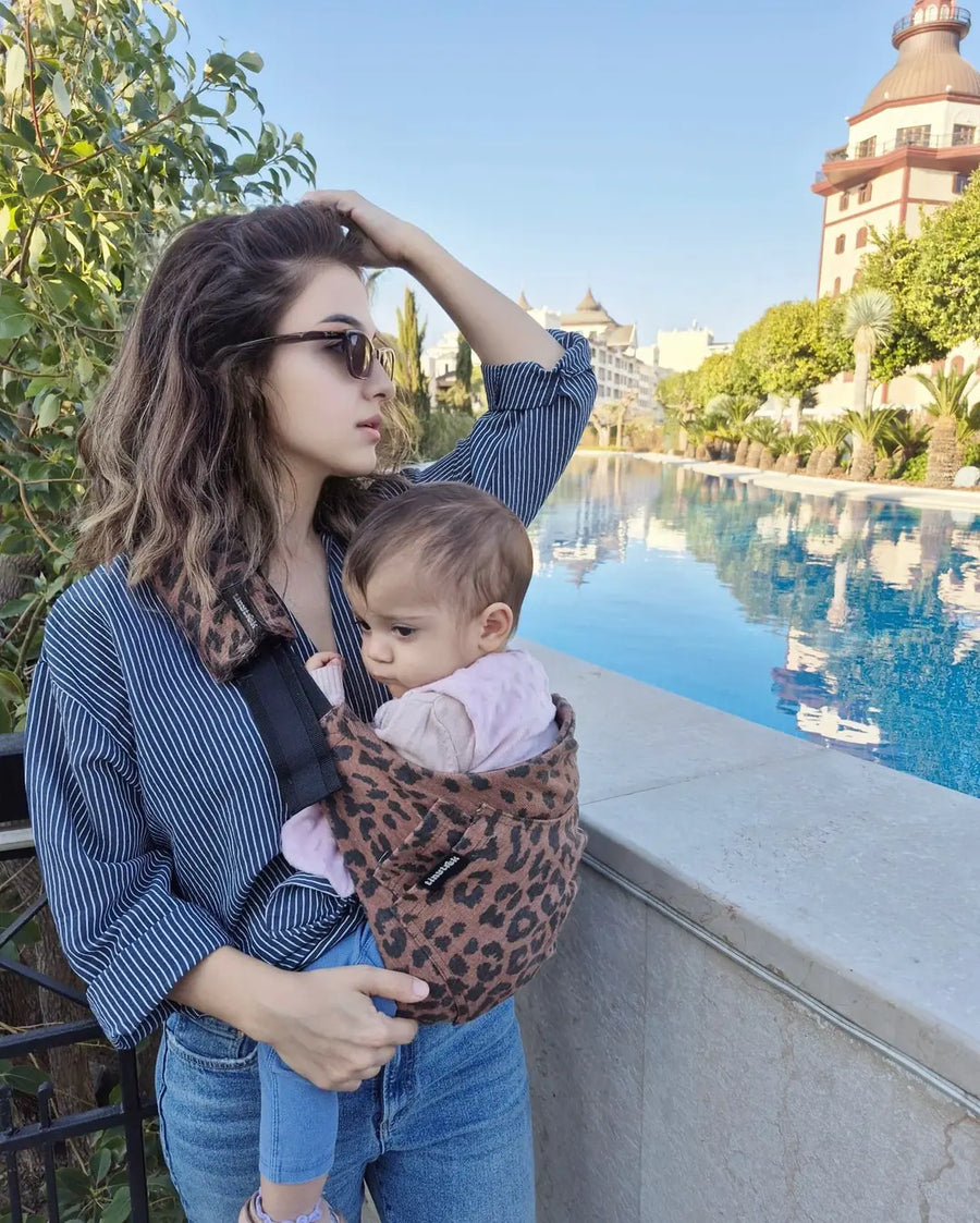 tinytrek yan sling ile anne ve çocuk